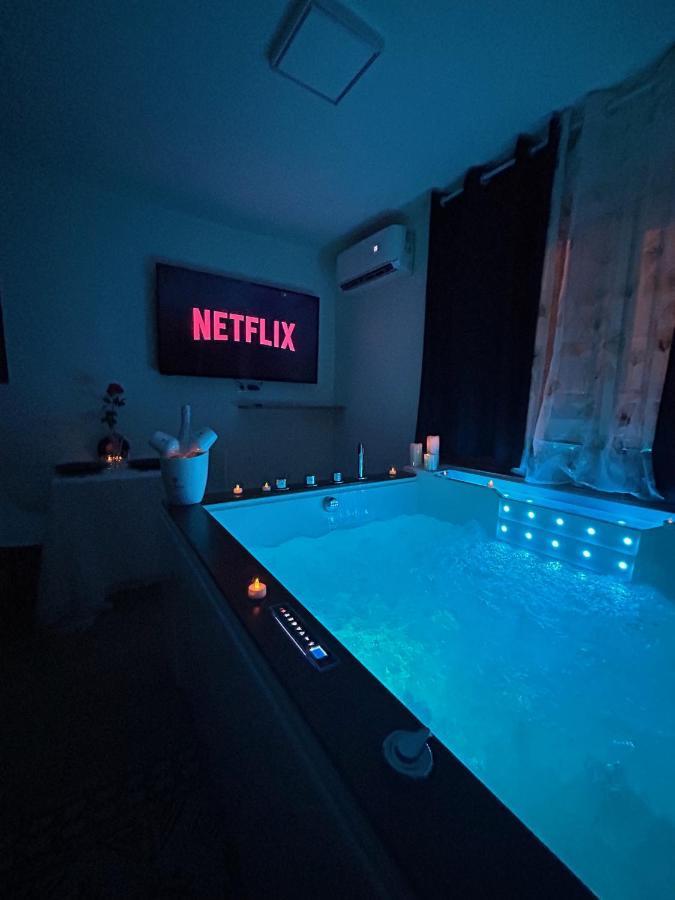 Love Room A Cannes - Appartement 25M2 Pour 2 Personnes Avec Un Jacuzzi Prive Εξωτερικό φωτογραφία