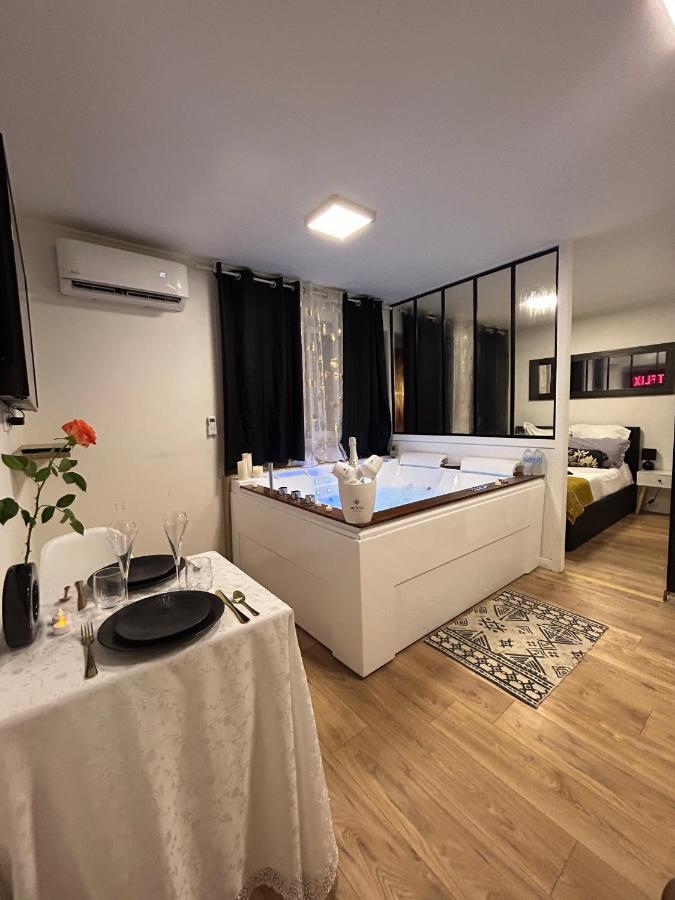 Love Room A Cannes - Appartement 25M2 Pour 2 Personnes Avec Un Jacuzzi Prive Εξωτερικό φωτογραφία