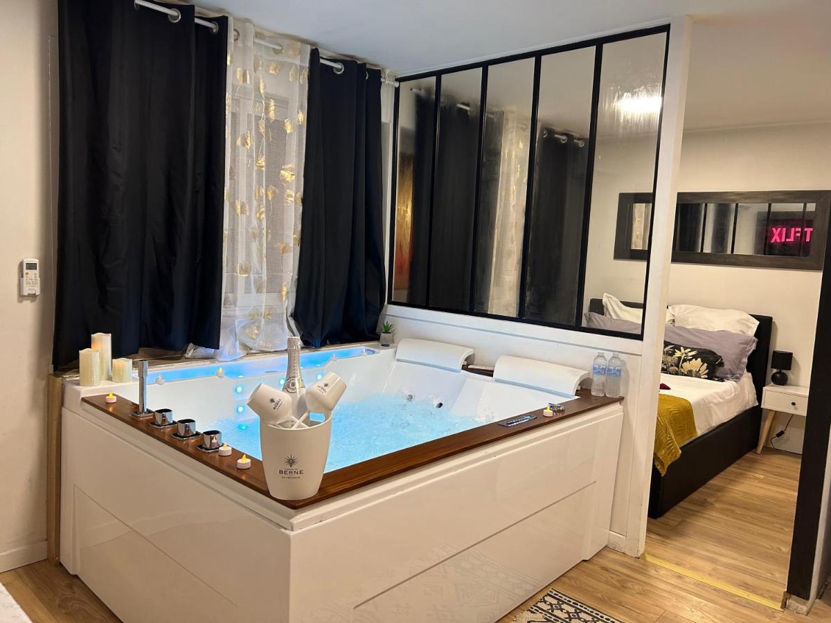 Love Room A Cannes - Appartement 25M2 Pour 2 Personnes Avec Un Jacuzzi Prive Εξωτερικό φωτογραφία