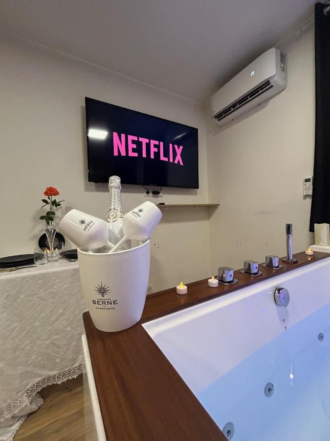 Love Room A Cannes - Appartement 25M2 Pour 2 Personnes Avec Un Jacuzzi Prive Εξωτερικό φωτογραφία