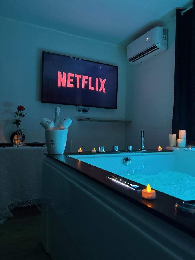Love Room A Cannes - Appartement 25M2 Pour 2 Personnes Avec Un Jacuzzi Prive Εξωτερικό φωτογραφία